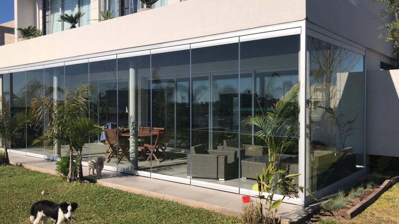 frente-flexible-blanco-exterior-cerrado